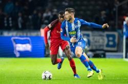 开云体育在线-包含赫尔塔柏林球员在场上发挥出色拼搏的词条