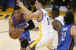 开云体育APP下载-勇士力克雷霆，乔治惊艳四座