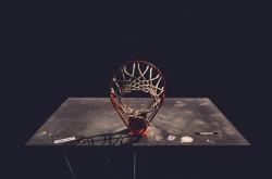 开云体育直播-绿茵场与硬木地板的交响，当西甲德比遇见NBA宿敌之战