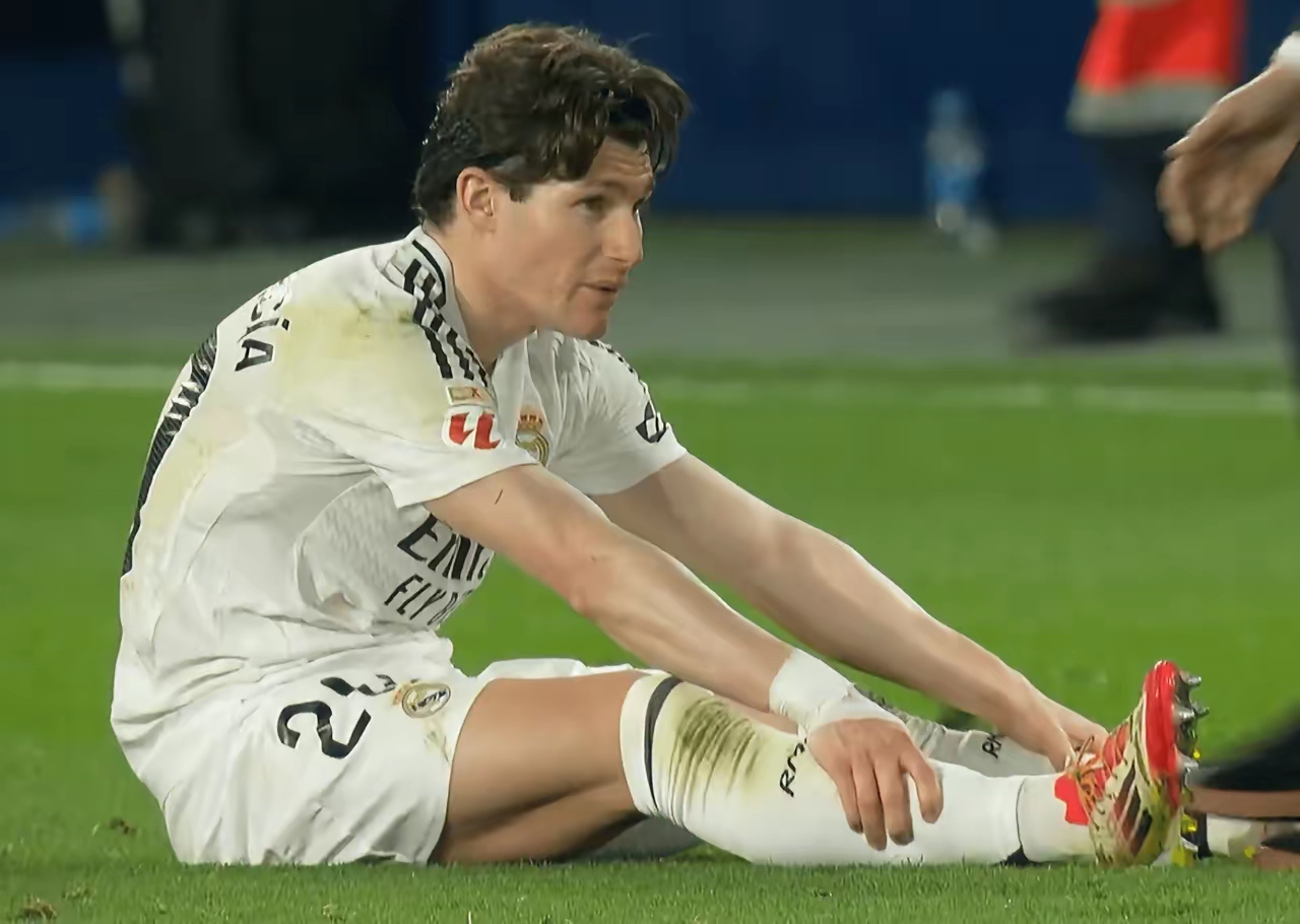 皇马绝杀乌拉圭，德利赫特绝境逆转