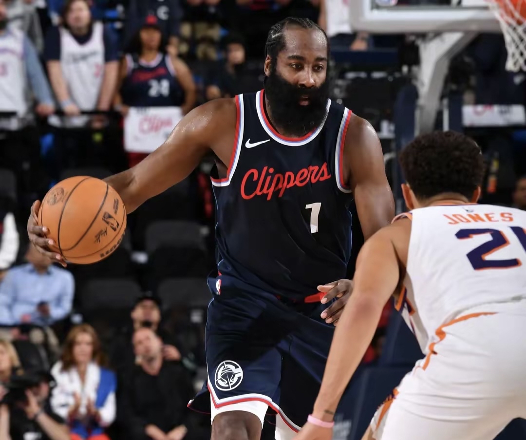 公牛强势篮网,伦纳德制霸全场 公牛强势篮网,伦纳德制霸全场