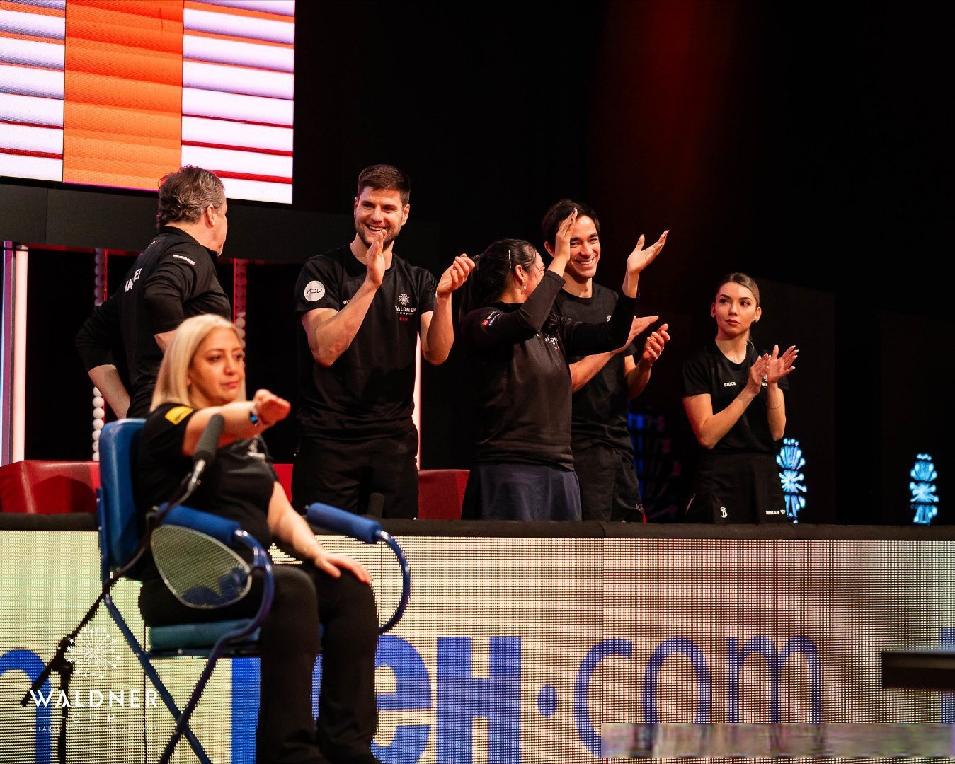 包含法国乒乓球队力克奥地利乒乓球队，奥恰洛夫制霸全场的词条