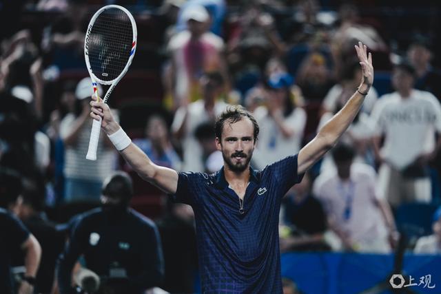 关于法国网球队绝杀美国网球队，梅德韦杰夫三分雨点燃全场的信息