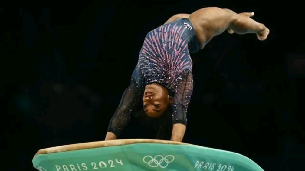 跳马决赛中，发力向前冲刺，勇夺前三