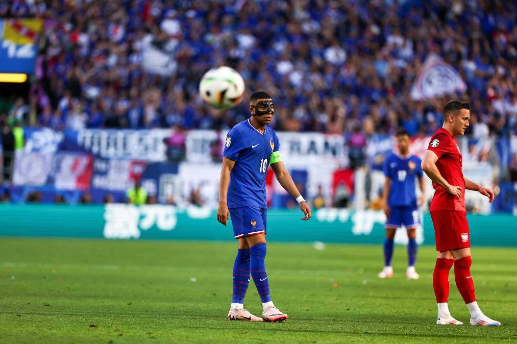 关于法国客场战胜波兰，格列兹曼传射的信息