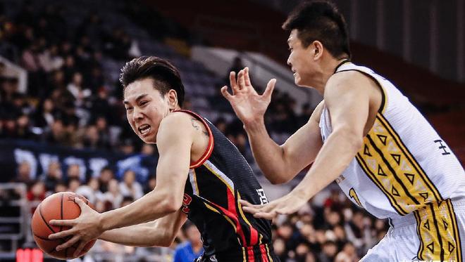 云南男篮逆转取胜，外援独揽+分的简单介绍