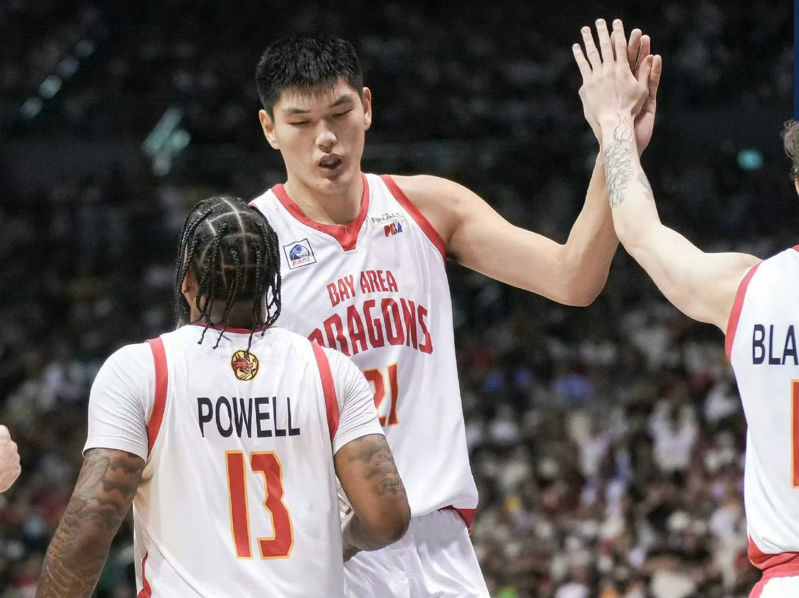 云南男篮逆转取胜，外援独揽+分的简单介绍