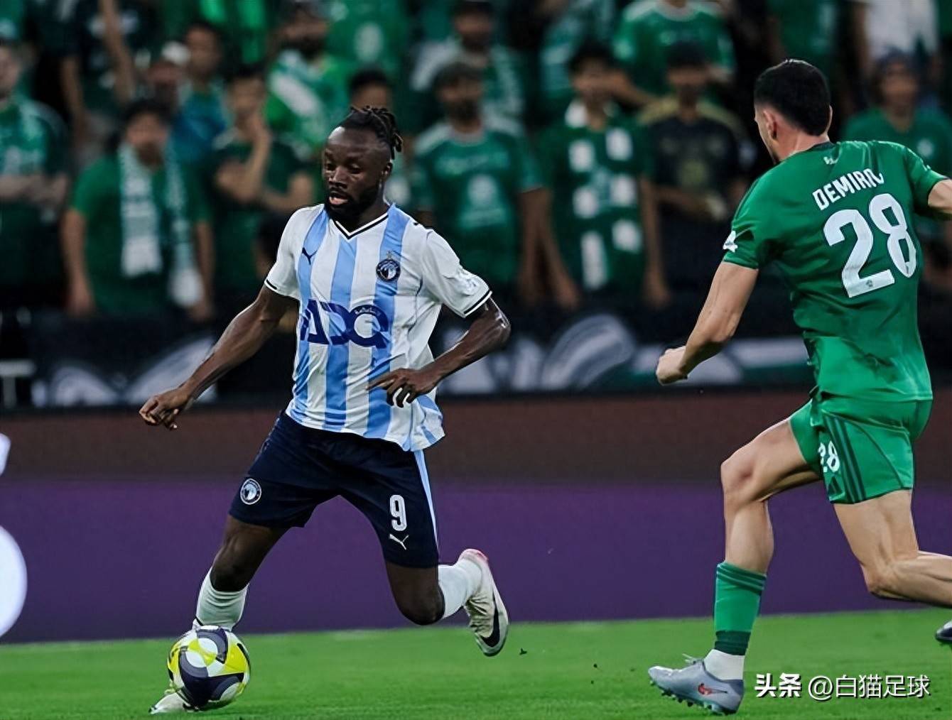 包含蒙特内哥罗球队备战国际足联半决的词条