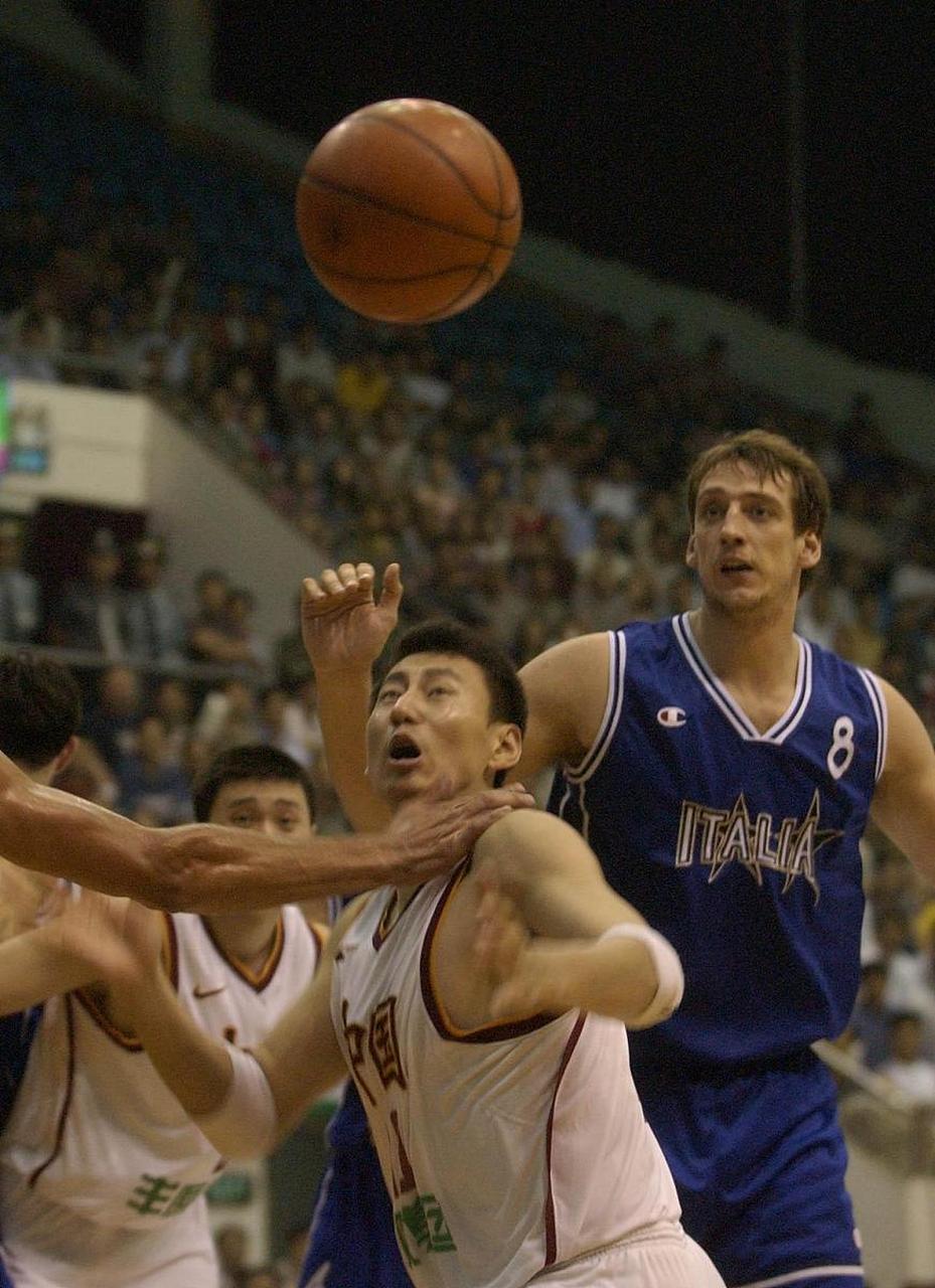 关于球场上的风云人物在篮球巅峰搏杀的信息