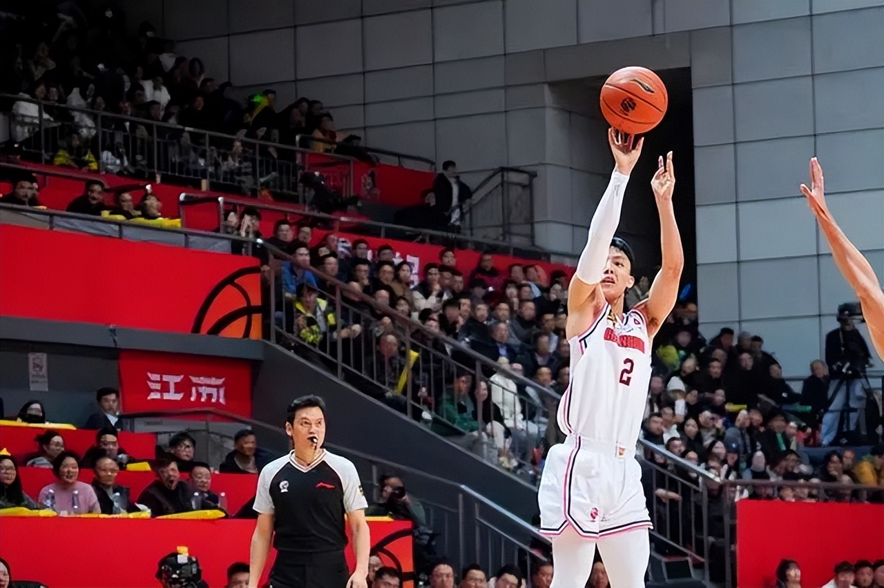 江苏男篮主场击败吉林队，挽回颓势