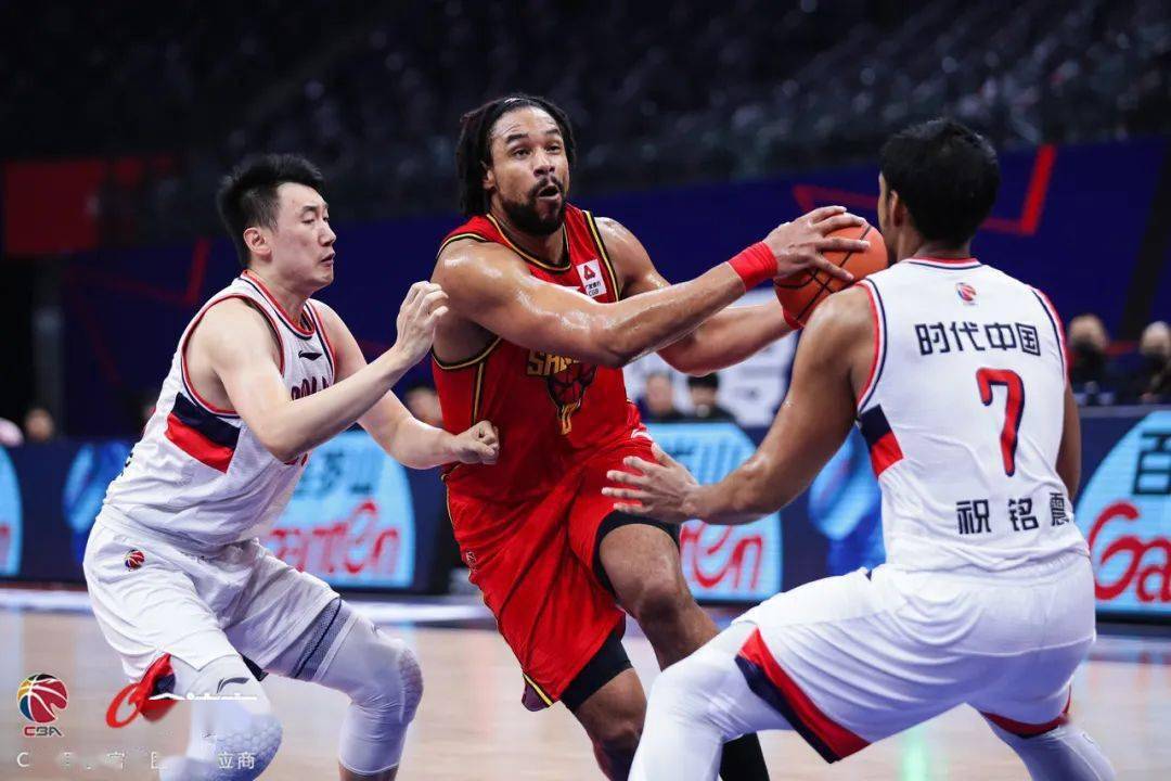 关于甘冈主场大胜蒙彼利埃，积分榜上升至第六名的信息