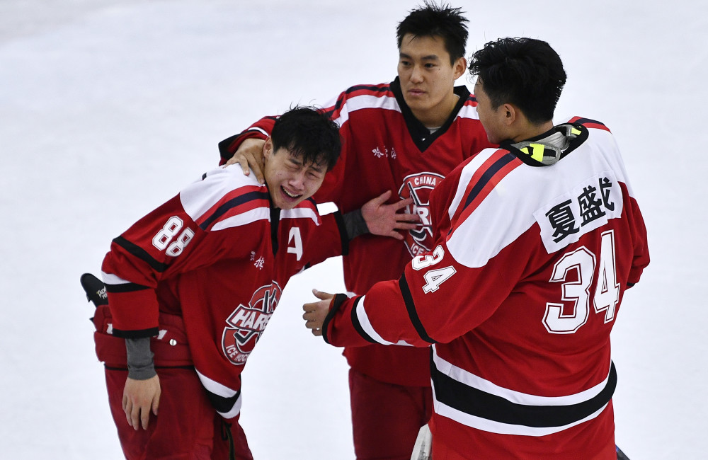 关于冠军宝座竞逐白热化，各支球队奋勇争先的信息