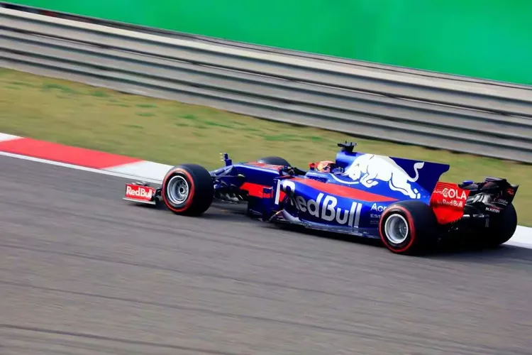 包含红牛二队险胜梅赛德斯，诺里斯高光表现的词条