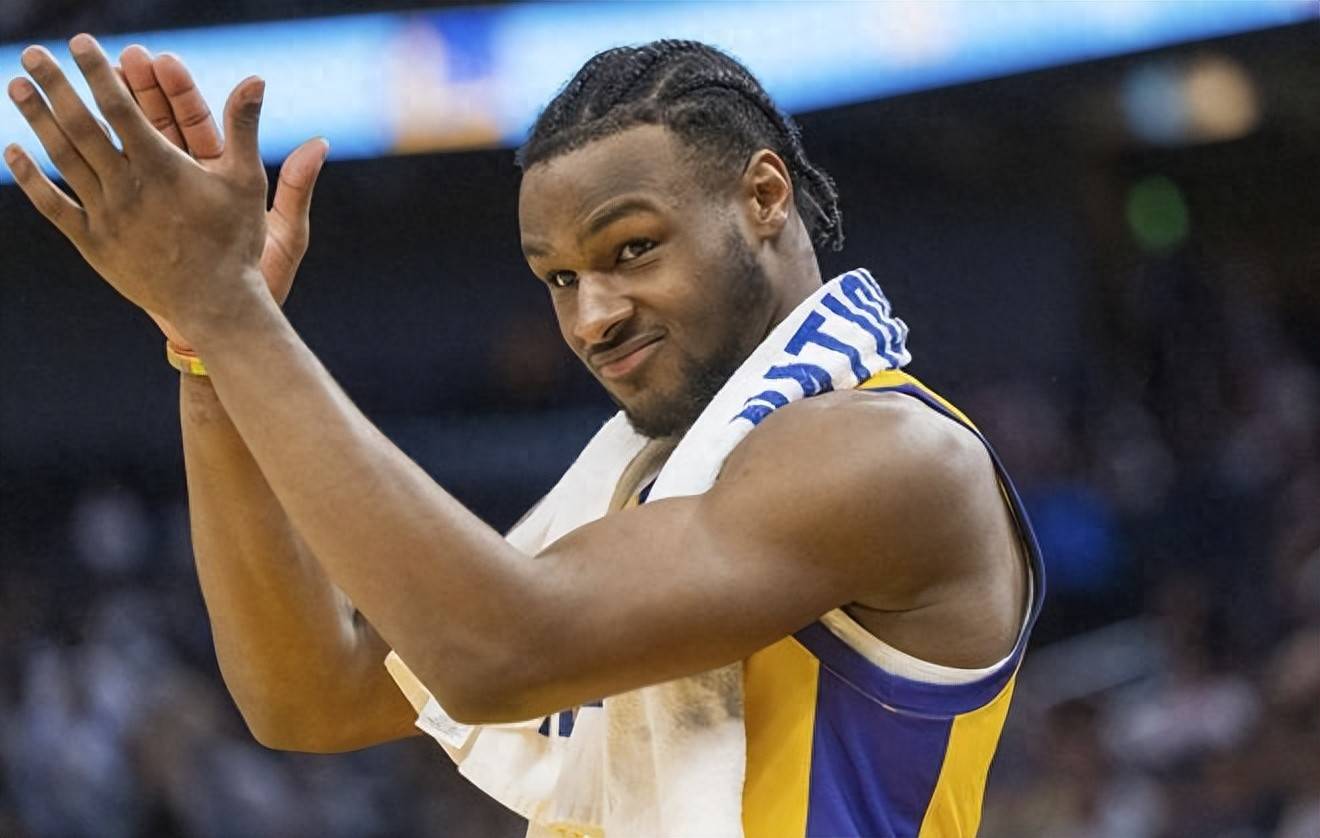 湖人完胜凯尔特人，布克点燃赛场