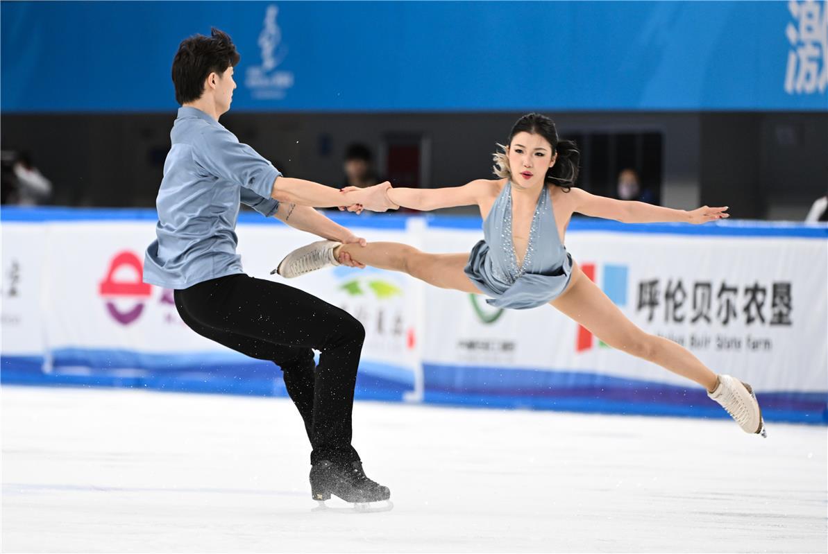 惊心动魄！球员们在赛场上展现出色表现的简单介绍