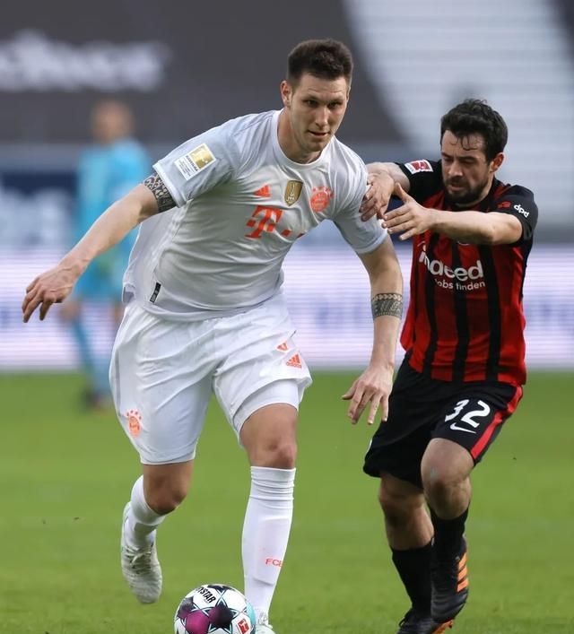 关于慕尼黑客场逼平纽伦堡，难分胜负的信息