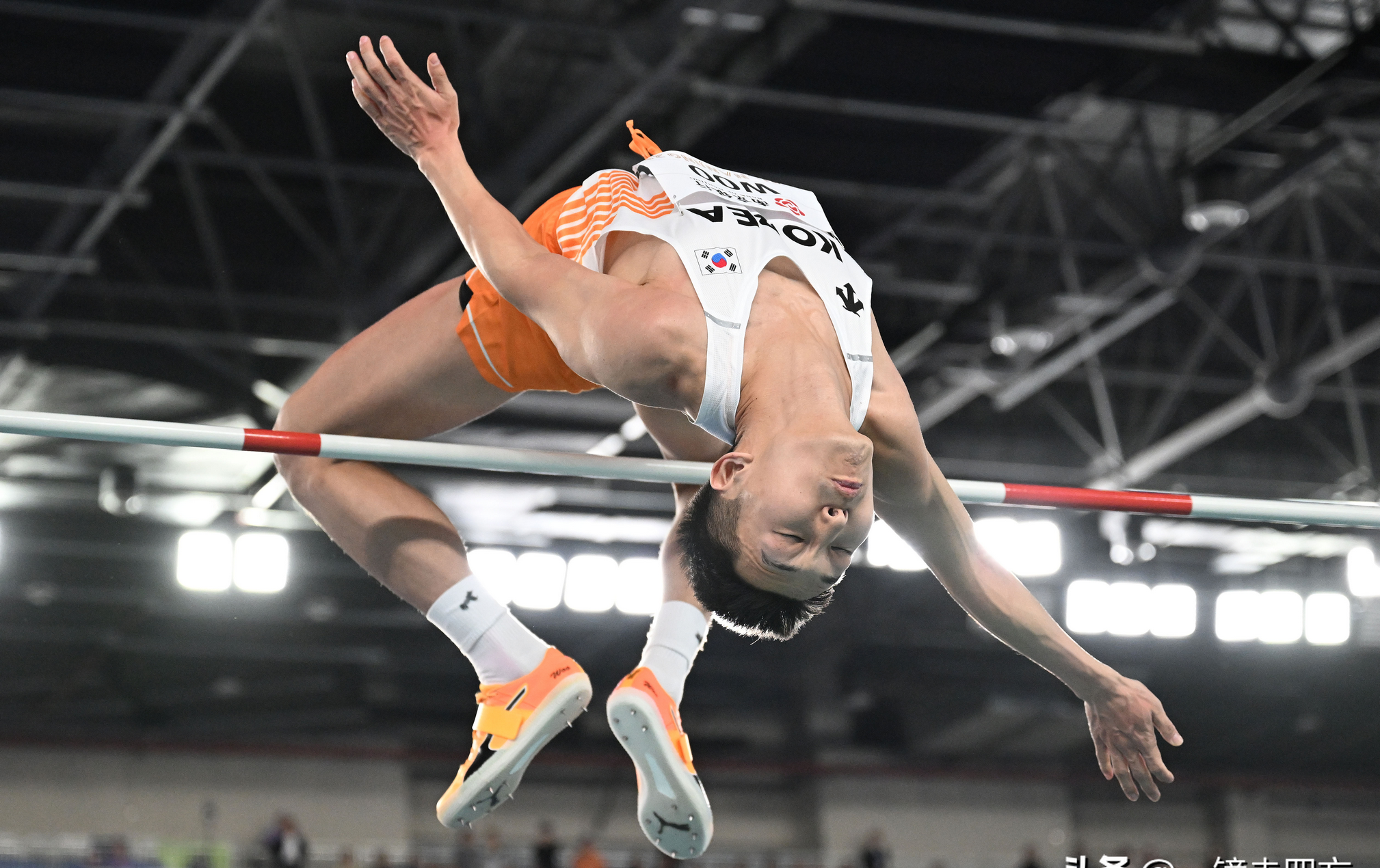 东道主选手表现出色，获得重要胜利的简单介绍