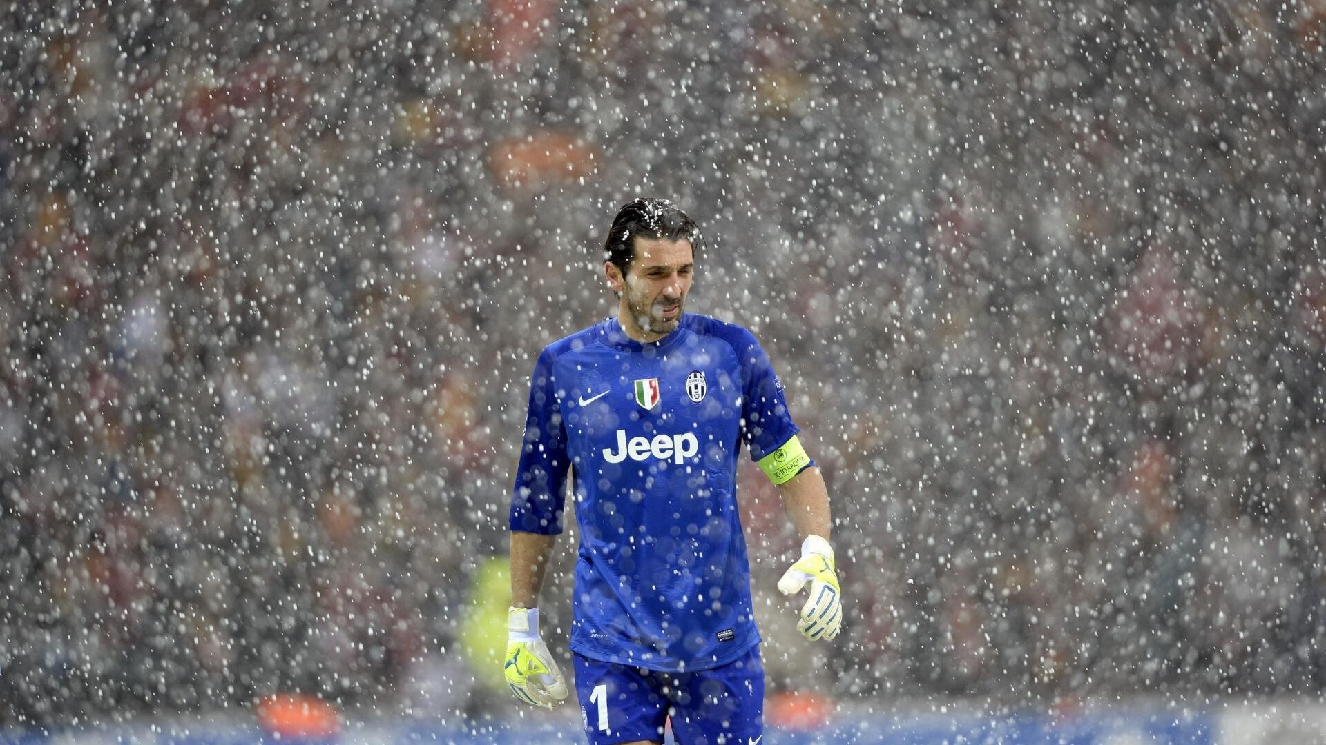 跨界风暴,当墨西哥足球横扫丹麦,德里赫特却在F1赛道上接管比赛